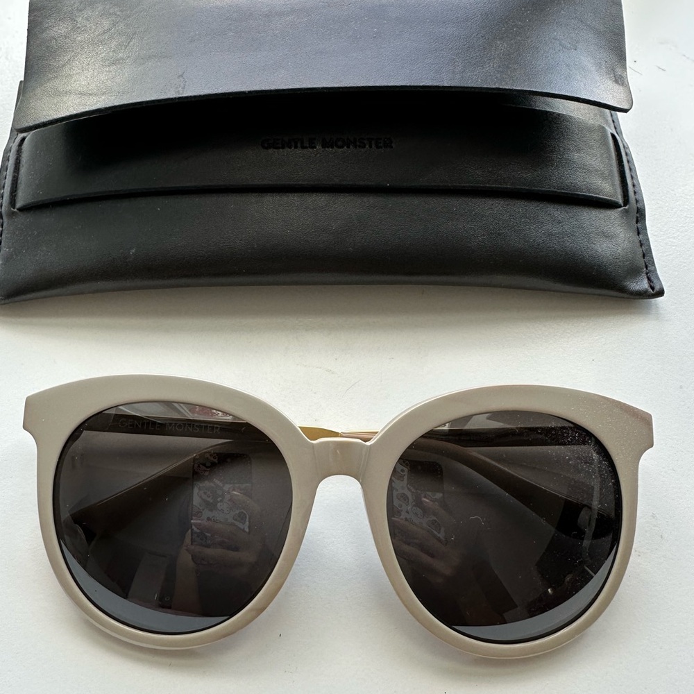 GENTLE MONSTER Ladylang Sunglasses in beige